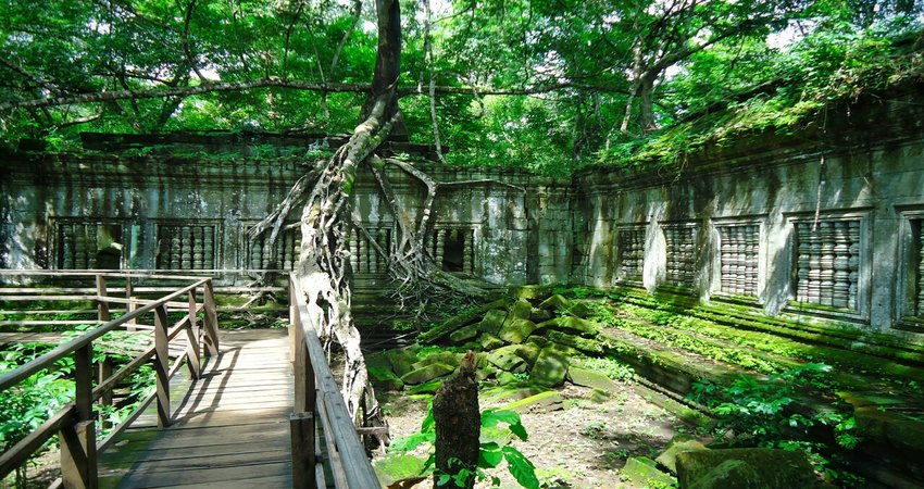 2 Days Angkor Wat & Small Circle & Banteay Srei & Kbal Spean
